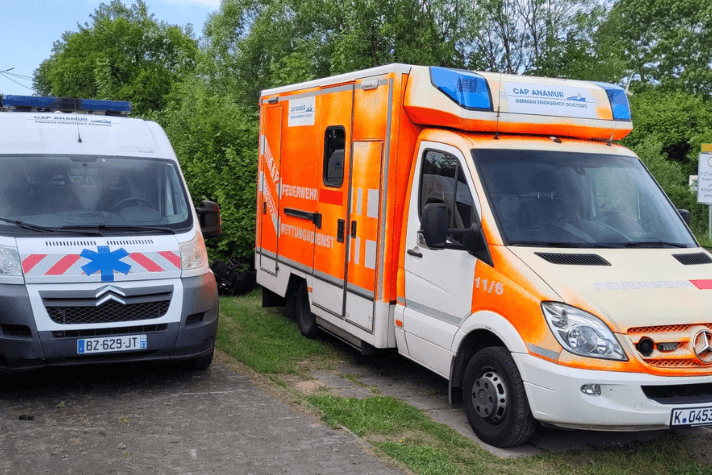 Cap Anamur stellt zur medizinischen VErsrgung in der Ukraine zwei Rettungswagen zur Verfügung.