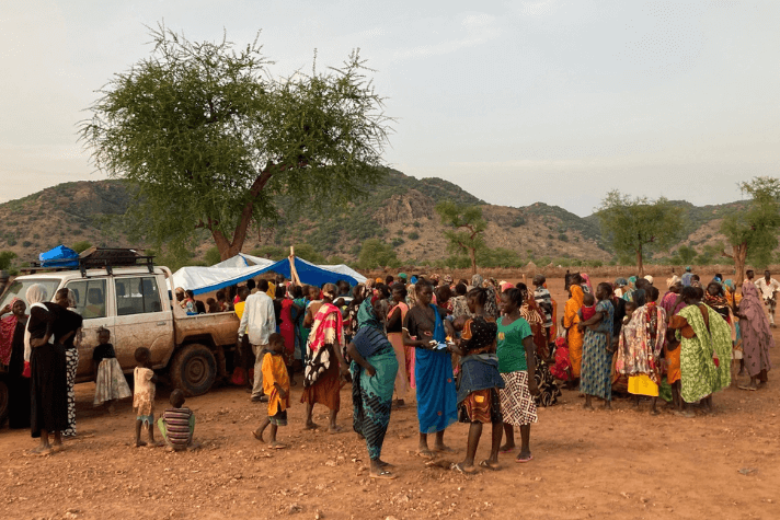 Der Konflikt im Sudan führt dazu, dass etwa 100.000 Menschen in die Nuba BErge geflohen sind um Schutz zu finden.