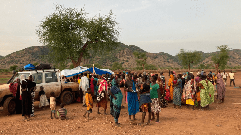 Der Konflikt im Sudan führt dazu, dass etwa 100.000 Menschen in die Nuba BErge geflohen sind um Schutz zu finden.