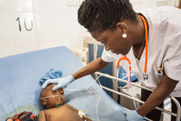 Cap Anamur betreibt in Sierra Leone ein Kinderkrankenhaus um der Kindersterblichkeit entgegenzuwirken