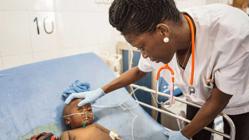 Cap Anamur betreibt in Sierra Leone ein Kinderkrankenhaus um der Kindersterblichkeit entgegenzuwirken