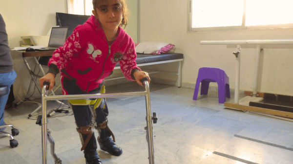 Cap Anamur bietet syrischen Geflüchteten im Libanon kostenlosen Zugang zu medizinischer Versorgung. Im Fokus stehen dabei auch Kinder mit körperlicher und geistiger Behinderung.
