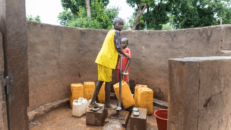 Cap Anamur versorgt Dörfer in Zentralafrika mit Trinkwasser-Brunnen.