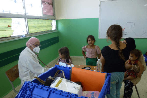 Mittlerweile versorgt Cap Anamur auch libanesische Familien mit der mobilen Klinik
